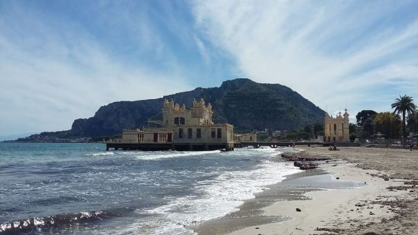 Mondello è bellissima ma #iorestoacasa