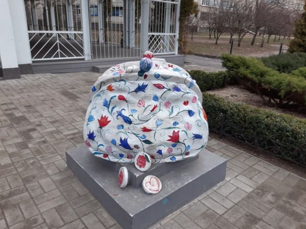 Sumy ed i borselli con le monete d'oro