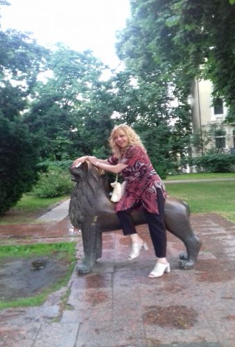 Arredo urbano di Kiev - statue evocative serie ed ironiche