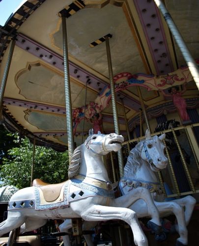La giostra francese nel centro commerciale di Dnepr