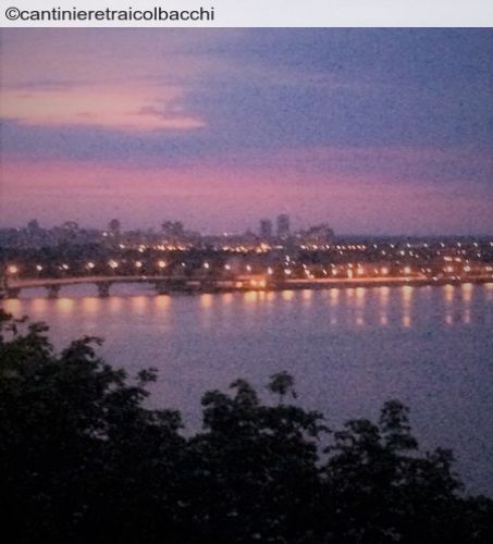 Kiev by nigth - Cantiniere tra i colbacchi