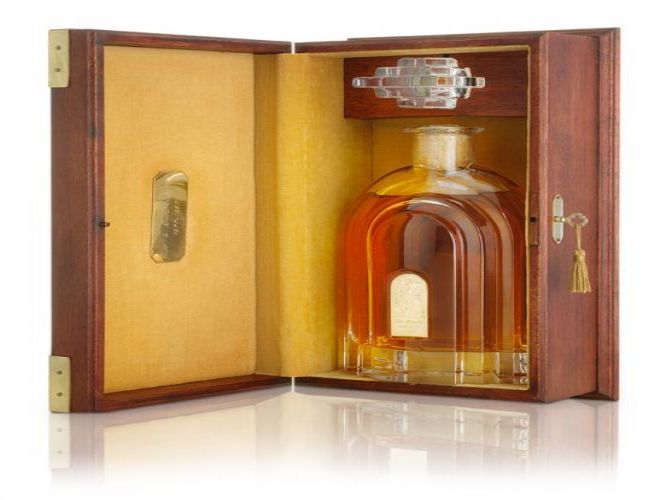 Luxury: grappa di Barolo in decanter cristallo e oro 